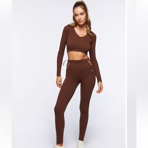 Active seamless set- crisscross crop top and cutout leggings in Turkish Brown